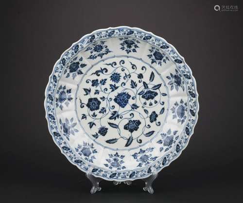 A blue and white 'floral' plate,Ming dynasty