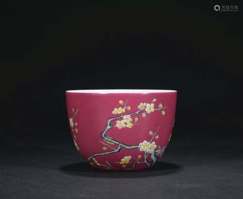 A red-ground famille-rose 'floral' cup,Qing dynasty