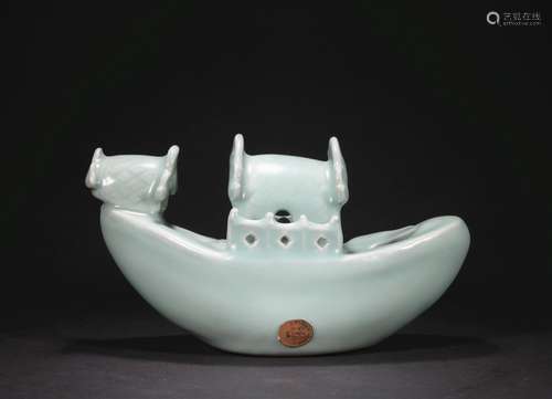 A celadon-glazed ship ornament,Qing dynasty