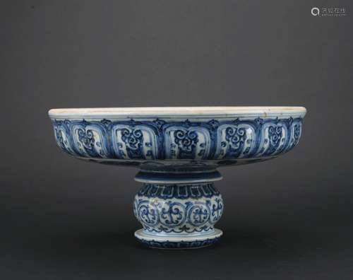 A blue and white 'dragon' stem bowl,Ming dynasty