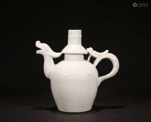 A white glazed flagon,Qing dynasty