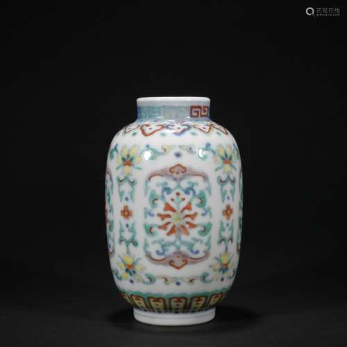 A Wu cai 'floral' bottle,Qing dynasty