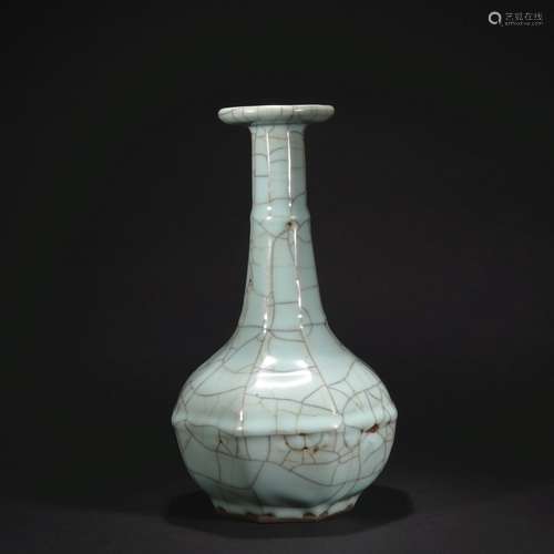 A Ge-type vase,Qing dynasty