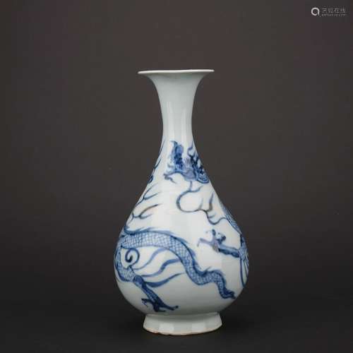 A blue and white 'dragon' pear-shaped vase,Qing dynasty