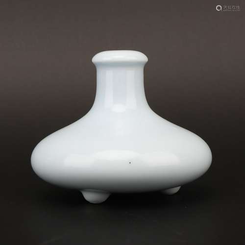 Qing dynasty lavender-grey glazed bottle