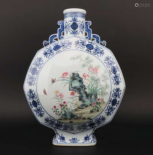 Qing dynasty blue and white bottle