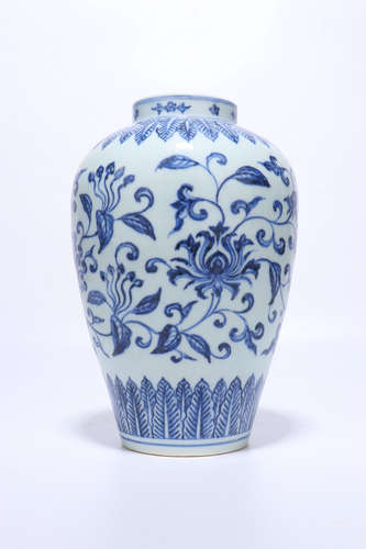 a chinese blue and white porcelain pot,ming dynasty