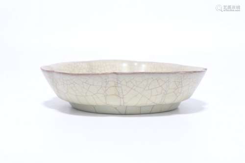 a chinese ge kiln porcelain mallow shaped bowl