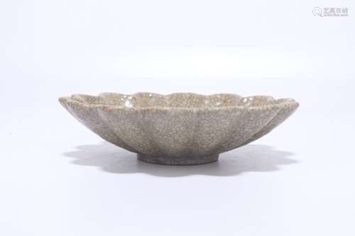 a chinese ge kiln porcelain lobed bowl