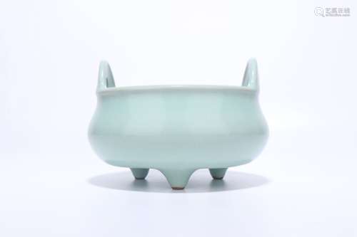 a chinese celadon glazed porcelain tripod censer,qing dynasty