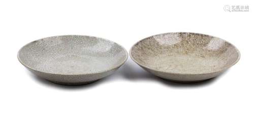 A PAIR OF GE TYPE CRACKLED GLAZED DISHES China, Qi…