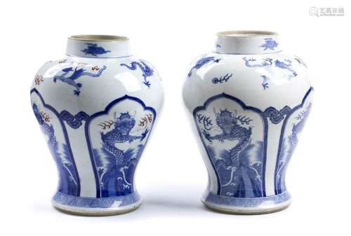 A PAIR OF ‘BLUE AND WHITE’ PORCELAIN BALUSTER ‘DRA…