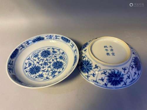 A PAIR OF 'BLUE AND WHITE' PORCELAIN 'LOTUS' DISHE…