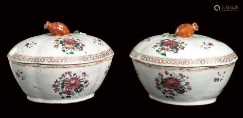 A PAIR OF SMALL 'FAMILLE ROSE' PORCELAIN TUREENS A…