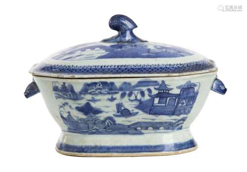 A 'BLUE AND WHITE' PORCELAIN TUREEN AND COVER Chin…