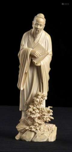 AN IVORY SCULPTURE OF A LITERATI China, Qing dynas…