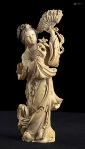 AN IVORY SCULPTURE OF A FEMALE FIGURE China, early…