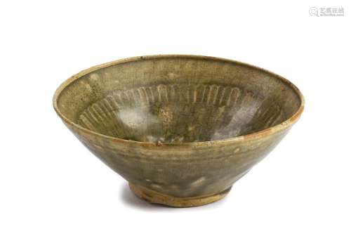 A CÉLADON GLAZED CERAMIC BOWL Vietnam, Trân dynast…