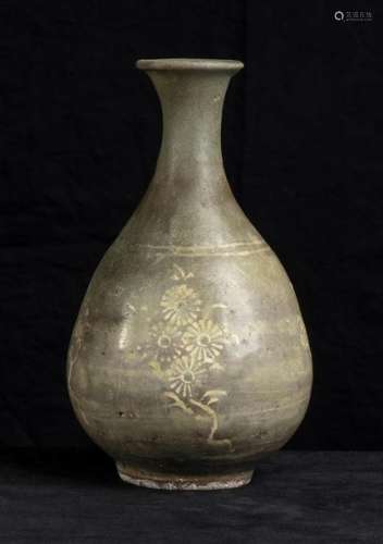 A CÉLADON GLAZED CERAMIC BOTTLE VASE Korea, Goryeo…