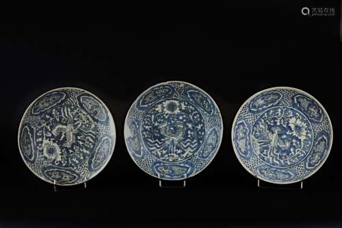 Set of three Swatow porcelain bowls, decorated wit…