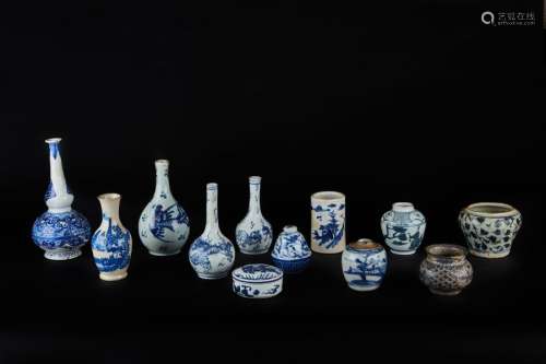 Lot including twelve blue and white porcelain vase…