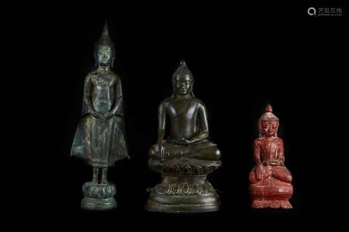 Lot comprising two Burmese Buddhas, one in lacquer…
