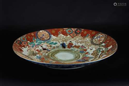 Large dish in Imari porcelain, decorated with land…