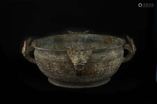 Large bronze basin in archaic style with a green p…