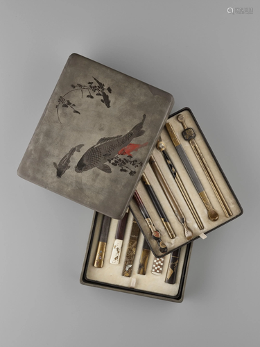 A LACQUERED BOX CONTAINING A COLLECTIO…