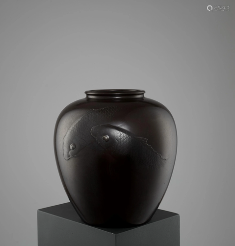 GYOKUHO: A MASSIVE BRONZE VASE WITH SWIMMI…