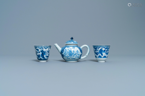 A Chinese blue and white teapot and a pair of …