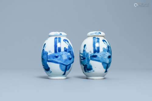A pair of Chinese blue and white covered tea cadd…