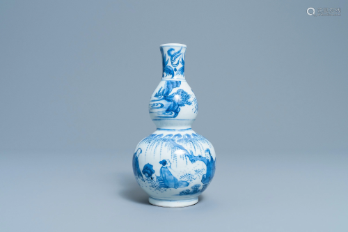 A Chinese blue and white double gourd vase wit…