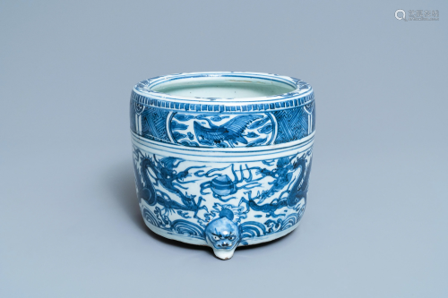 A Chinese blue and white 'dragon' tripod censer,…