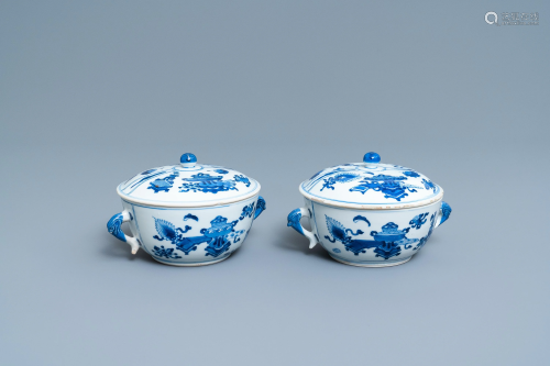 A pair of Chinese blue and white 'antiquities' bowls
