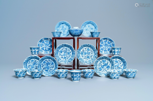 A varied collection of Chinese blue and white cups…