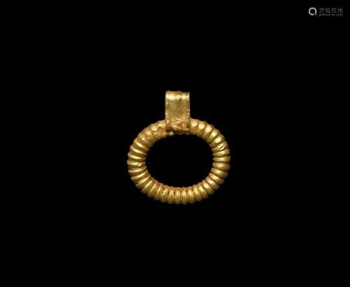 Viking Gold Ribbed Loop Pendant