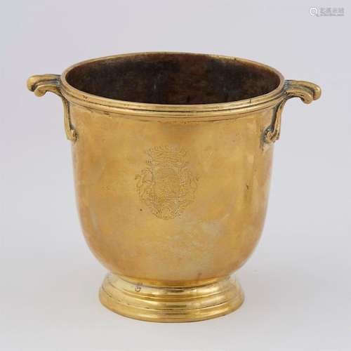 Bucket to REFRESH in brass resting on a moulded pe…