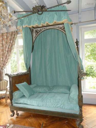 VERY BEAUTIFUL BED with canopy in pulpit in bronze…