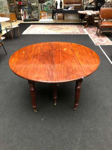 IMPORTANT and BEAUTIFUL TABLE in mahogany and maho…