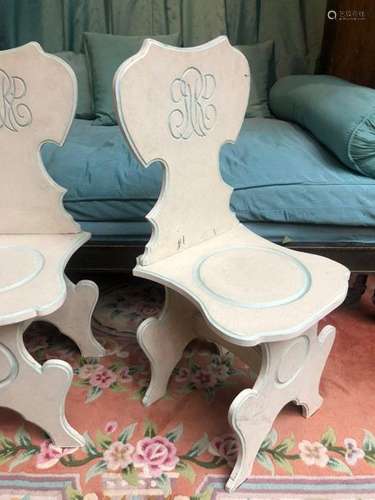 CONTINUOUS EIGHT ivory lacquered CHAIRS enhanced w…