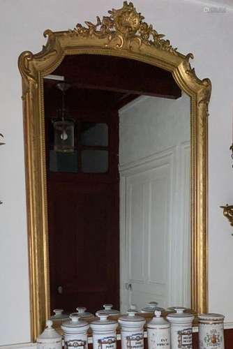 IMPORTANT MIRROR in gilded and stuccoed wood decor…