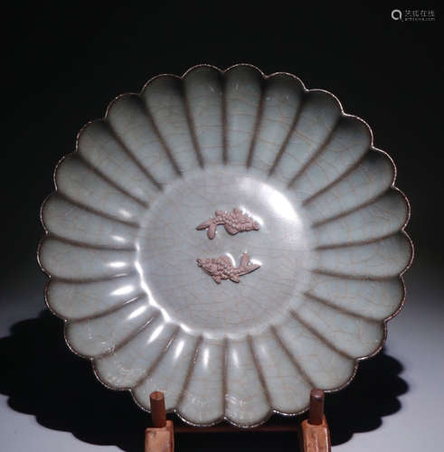 CHINESE GUAN KILN PLATE