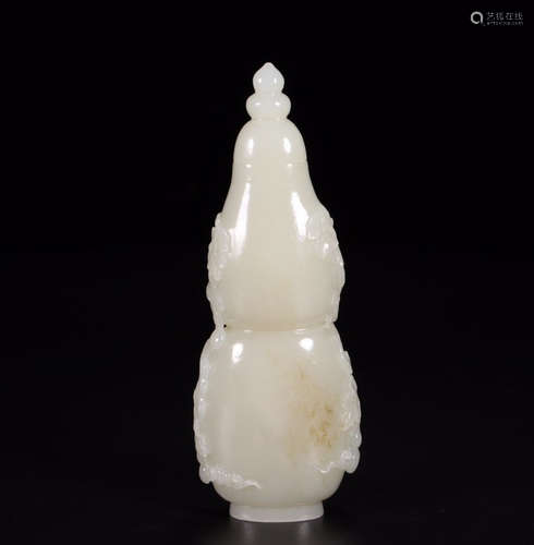 CHINESE CARVED HETIAN JADE VASE