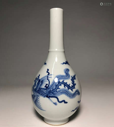 CHINESE BLUE & WHITE VASE