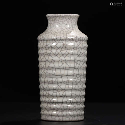 YONGZHENG MARK, CHINESE GE-TYPE KILN VASE