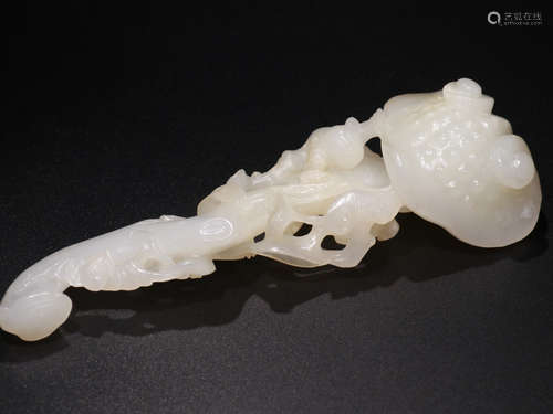 CHINESE CARVED HETIAN JADE ORNAMENT