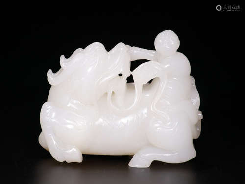 CHINESE CARVED HETIAN JADE ORNAMENT