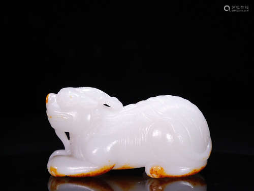 CHINESE CARVED HETIAN JADE ORNAMENT