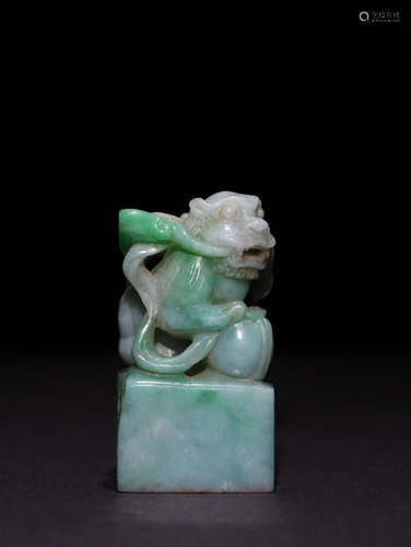 CHINESE CARVED JADE ORNAMENT